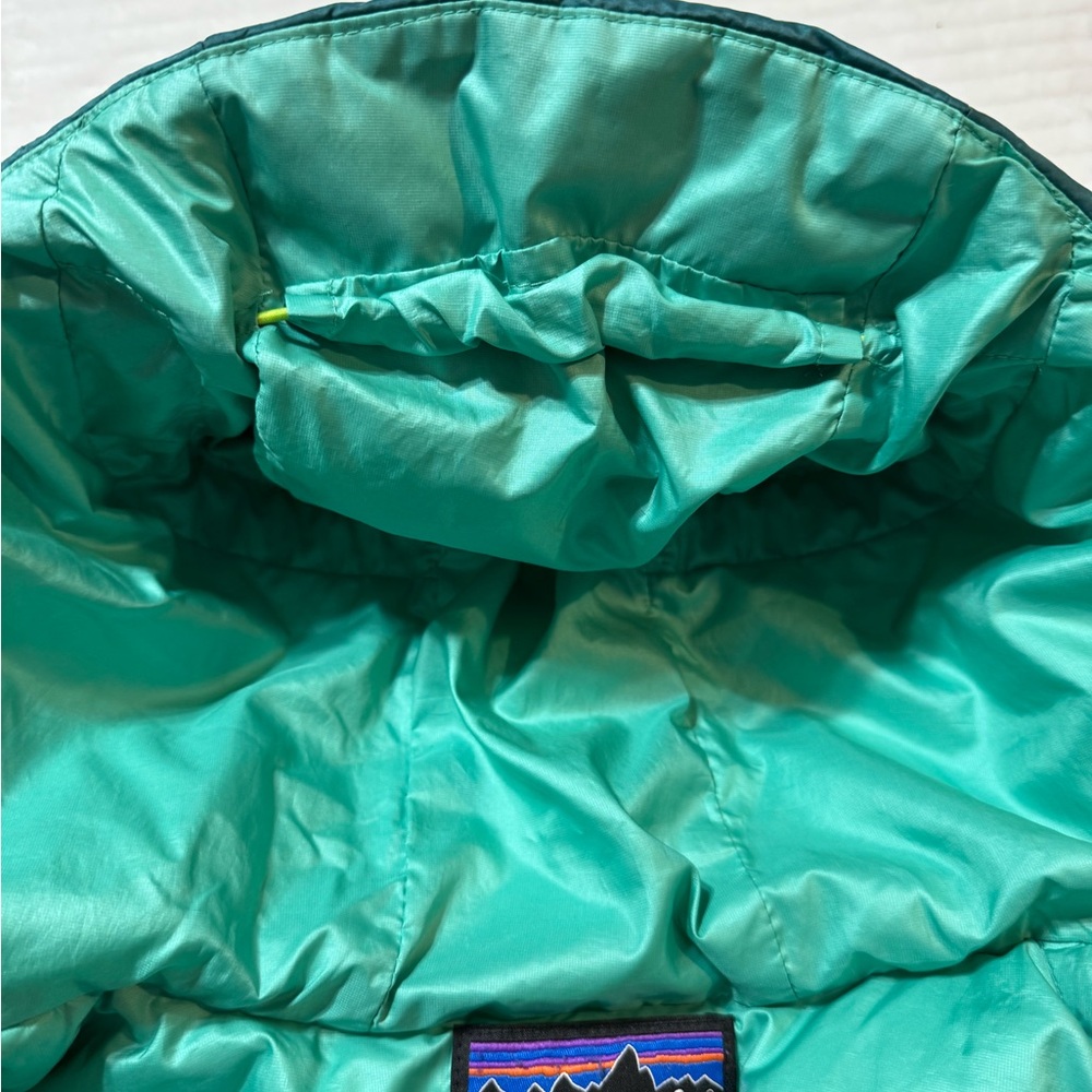 Patagonia Women's Teal Puffer Jacket with Hood - Picture 9 of 10